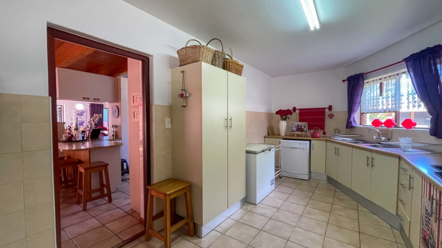 5 Bedroom Property for Sale in Glentana Western Cape